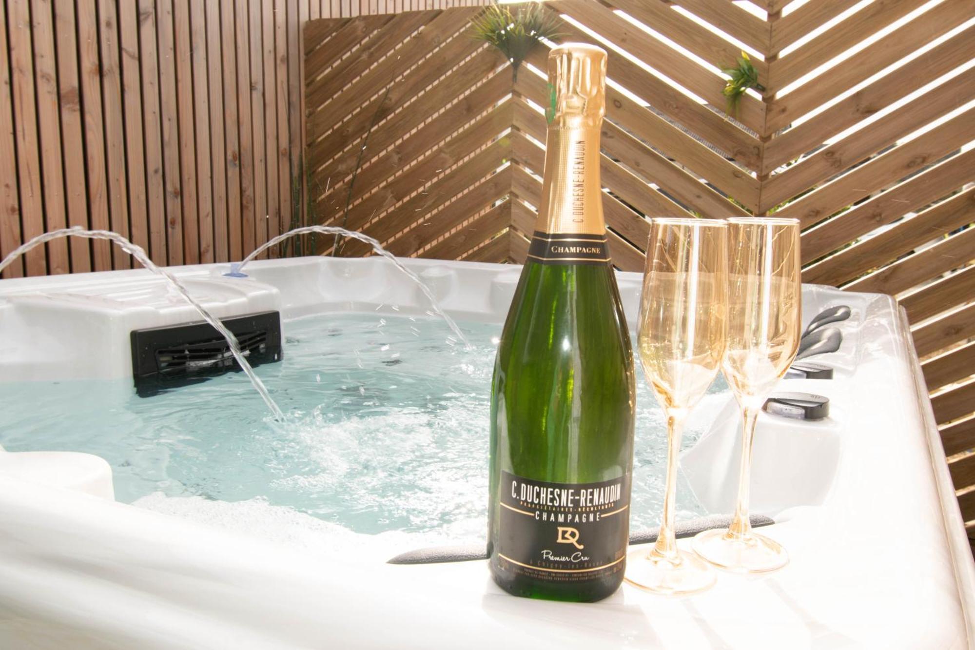 Studio Les 2 Fees - Jacuzzi - Deco Feerique Montfort-sur-Meu Экстерьер фото