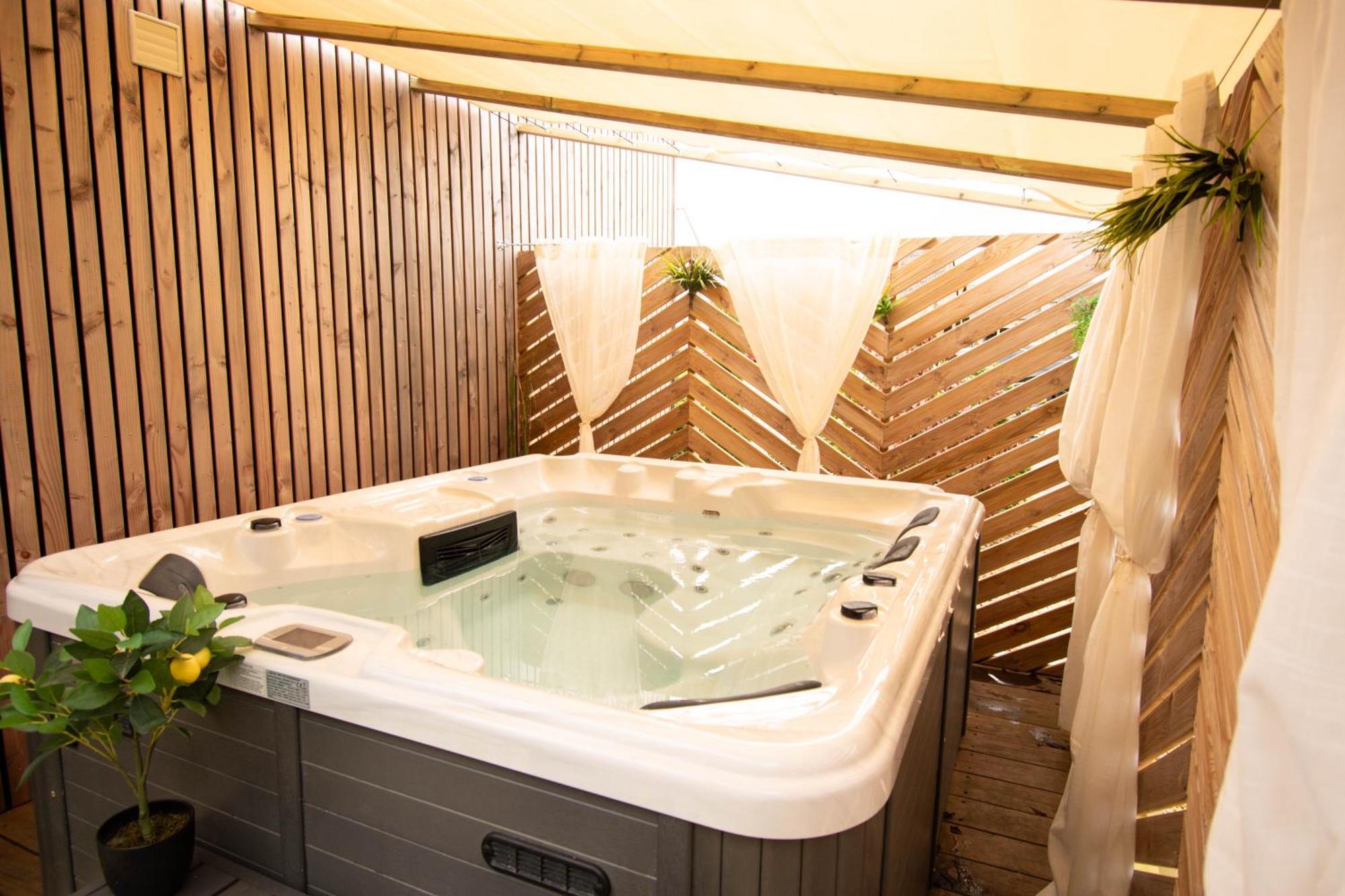 Studio Les 2 Fees - Jacuzzi - Deco Feerique Montfort-sur-Meu Экстерьер фото