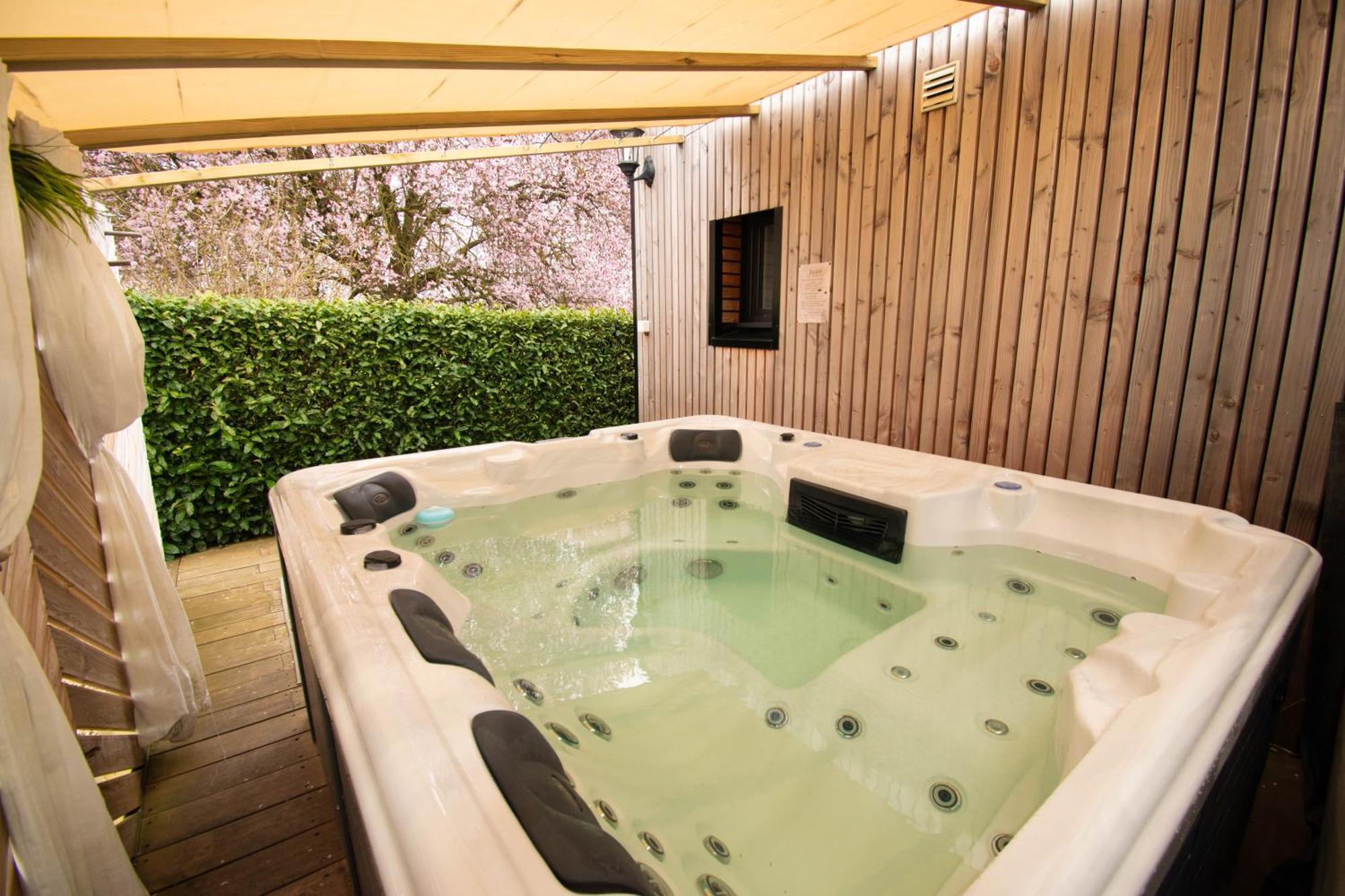 Studio Les 2 Fees - Jacuzzi - Deco Feerique Montfort-sur-Meu Экстерьер фото
