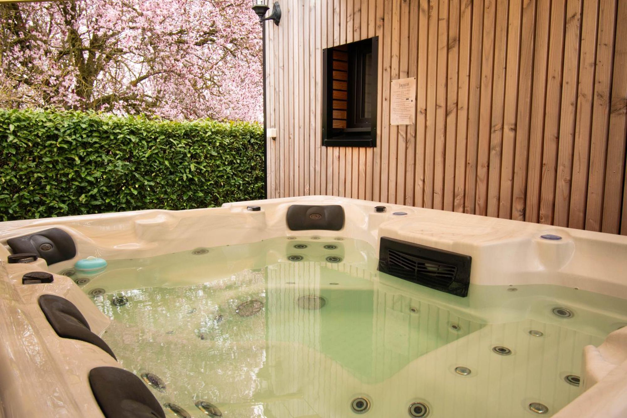 Studio Les 2 Fees - Jacuzzi - Deco Feerique Montfort-sur-Meu Экстерьер фото
